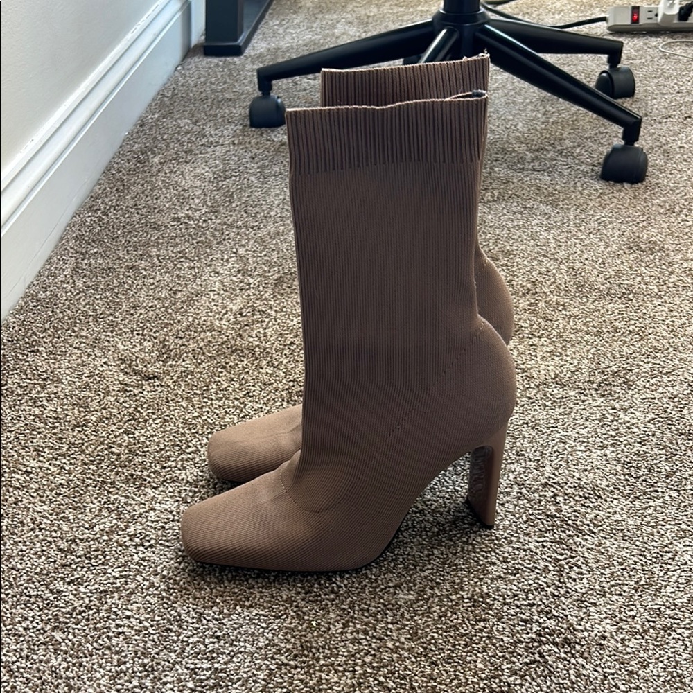 Elegant Brown Women's Boots